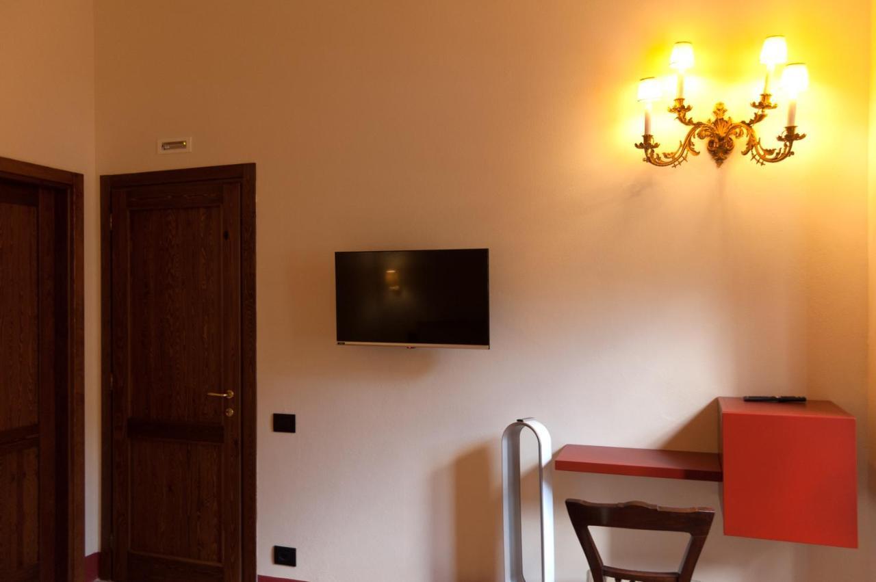 לינה וארוחת בוקר סן ג'ימיניאנו Palazzo Benucci מראה חיצוני תמונה