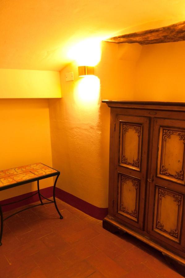 לינה וארוחת בוקר סן ג'ימיניאנו Palazzo Benucci מראה חיצוני תמונה