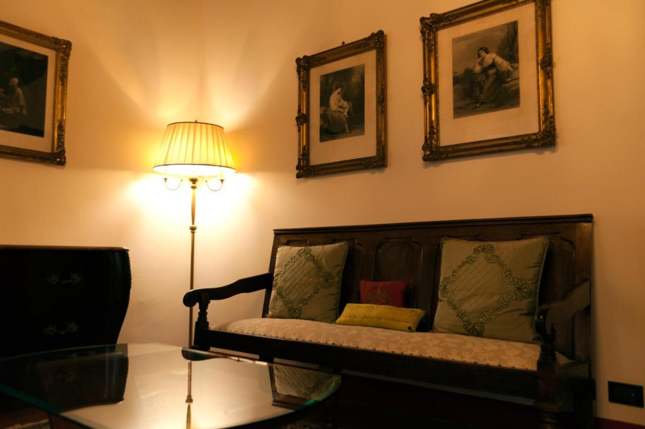 לינה וארוחת בוקר סן ג'ימיניאנו Palazzo Benucci מראה חיצוני תמונה