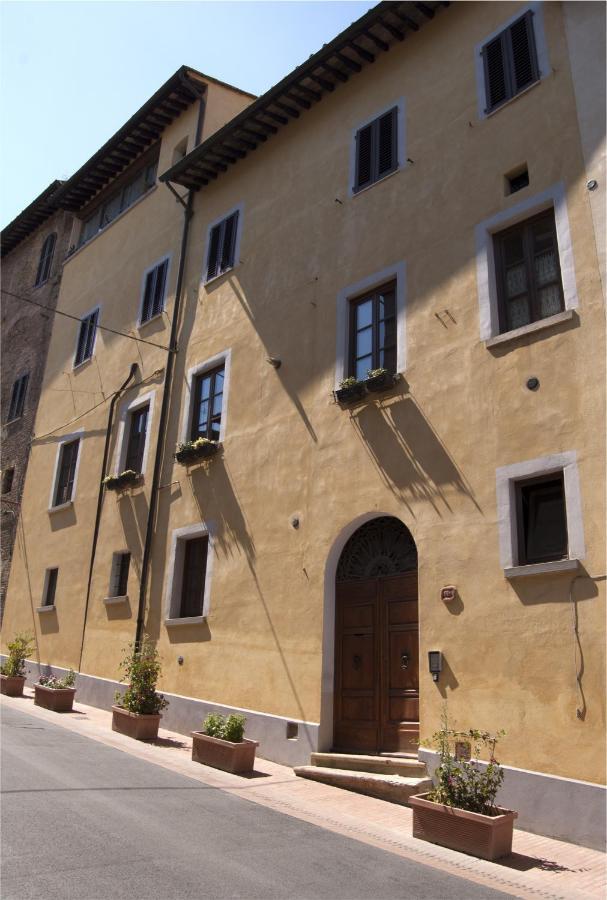 לינה וארוחת בוקר סן ג'ימיניאנו Palazzo Benucci מראה חיצוני תמונה
